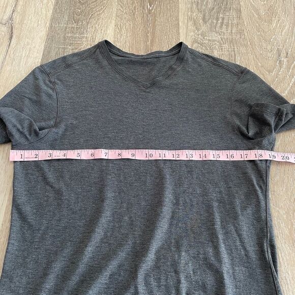 Lululemon Men’s Lululemon 5 Year Basic Tee in Heathered Black - Picture 5 of 11